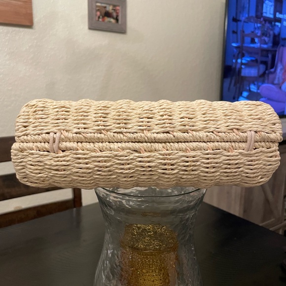 Ann Taylor straw woven clutch with gold accents. Fold over toggle closure. - Picture 7 of 12